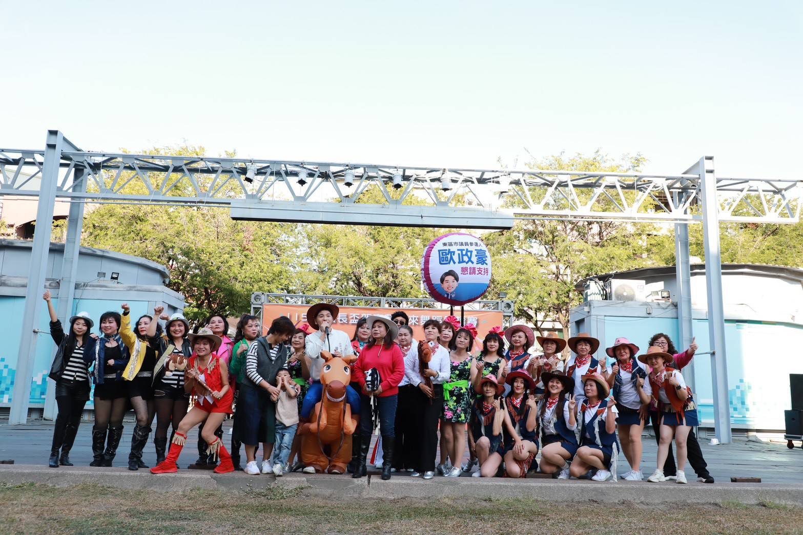 曾培雅、歐政豪接棒送暖 臺南新春舞蹈市集好熱鬧