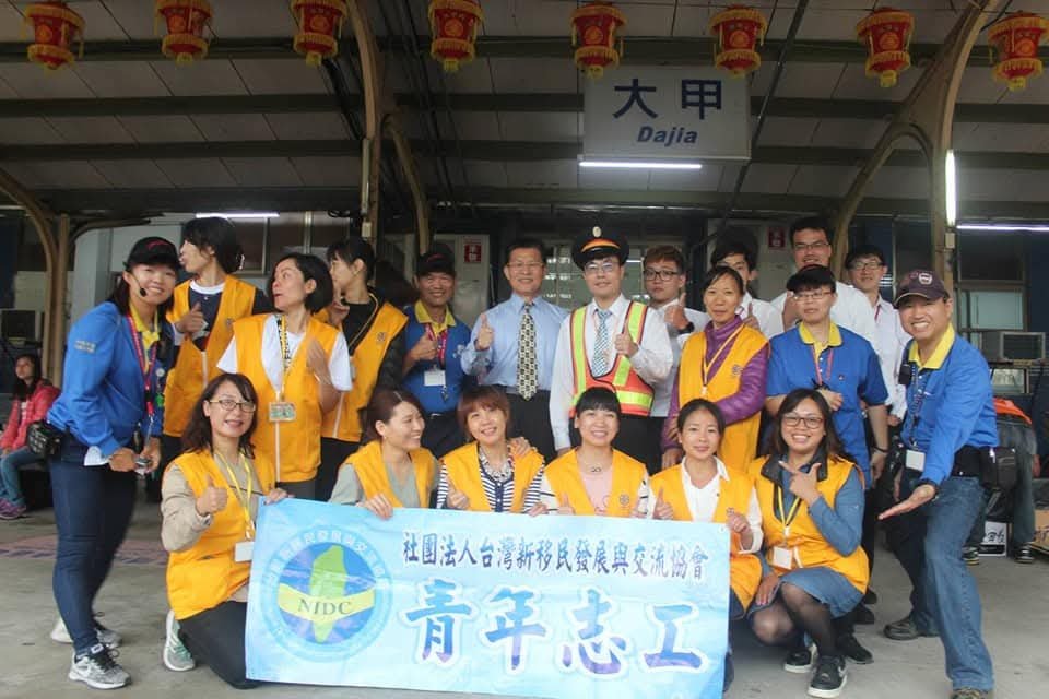 鐵道上的守護者：半線鐵道文史工作室與「多國聯軍」志工隊，守護媽祖香客平安路